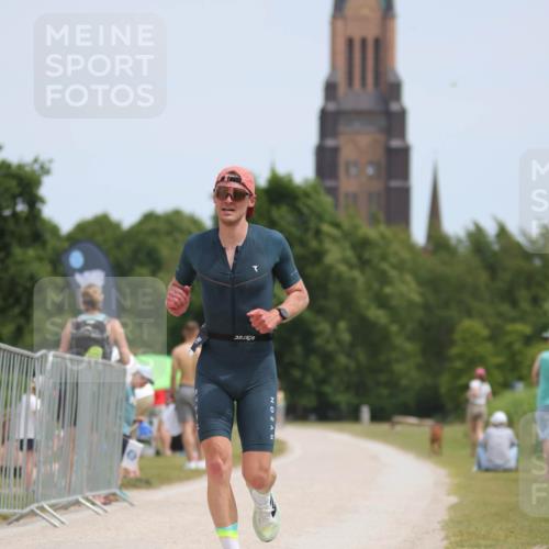 22.06.2025 - Viking Triathlon H.Heesch http://msf.ph/oto/8102425 22.06.2025 13:19:35 Laufen 185, 235 meine-sportfotos.de