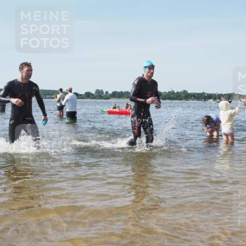 22.06.2025 - Viking Triathlon KatJ http://msf.ph/oto/8102832 22.06.2025 10:34:26 Schwimmen 294, 306, 366, 430, 486, 520, 527, 546 meine-sportfotos.de
