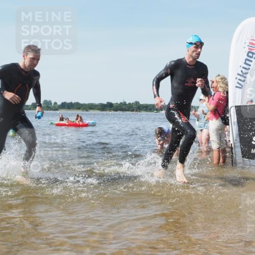 22.06.2025 - Viking Triathlon KatJ http://msf.ph/oto/8102869 22.06.2025 10:34:27 Schwimmen 294, 306, 341, 366, 430, 486, 520, 527, 546 meine-sportfotos.de