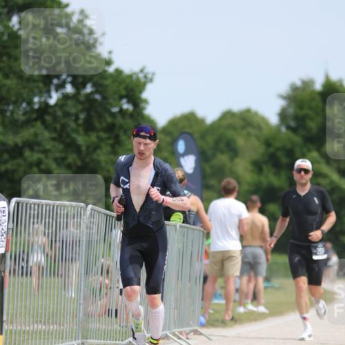 22.06.2025 - Viking Triathlon H.Heesch http://msf.ph/oto/8102951 22.06.2025 13:20:51 Laufen 46, 266, 526, 603, 604 meine-sportfotos.de