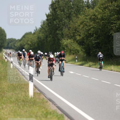 22.06.2025 - Viking Triathlon Yannick Fuchs http://msf.ph/oto/8103019 22.06.2025 12:05:58 Radfahren 20, 70, 88, 134, 177, 265, 300, 304, 447, 456 meine-sportfotos.de