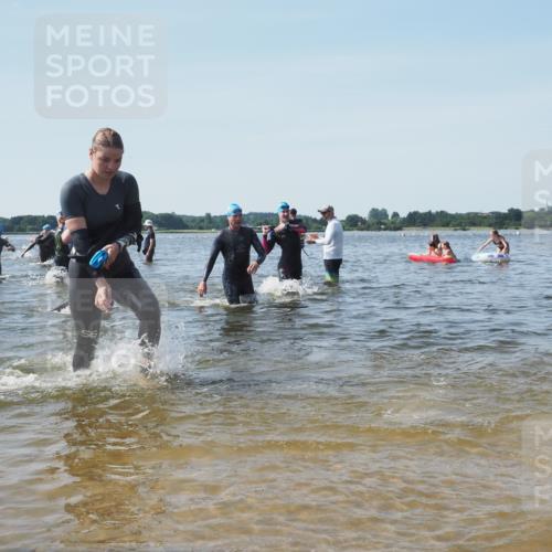 22.06.2025 - Viking Triathlon KatJ http://msf.ph/oto/8103381 22.06.2025 10:34:45 Schwimmen 17, 43, 77, 114, 161, 247, 284, 323, 341, 434, 550 meine-sportfotos.de