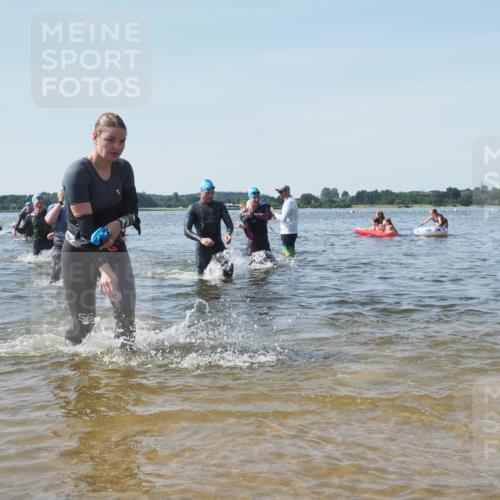 22.06.2025 - Viking Triathlon KatJ http://msf.ph/oto/8103397 22.06.2025 10:34:46 Schwimmen 17, 43, 77, 114, 161, 247, 284, 323, 341, 434, 550 meine-sportfotos.de