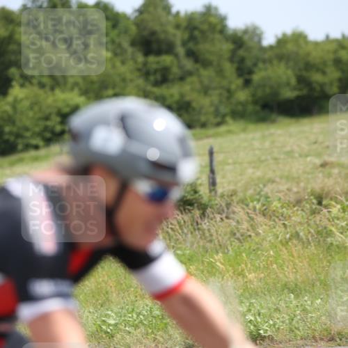 22.06.2025 - Viking Triathlon Yannick Fuchs http://msf.ph/oto/8103467 22.06.2025 12:06:12 Radfahren 70, 74, 121, 208, 258, 323 meine-sportfotos.de