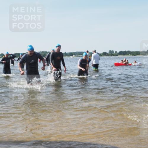 22.06.2025 - Viking Triathlon KatJ http://msf.ph/oto/8103671 22.06.2025 10:34:58 Schwimmen 17, 43, 77, 157, 161, 434, 475, 495, 548, 660 meine-sportfotos.de