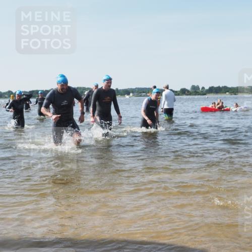 22.06.2025 - Viking Triathlon KatJ http://msf.ph/oto/8103681 22.06.2025 10:34:58 Schwimmen 17, 43, 77, 157, 161, 434, 475, 495, 548, 660 meine-sportfotos.de