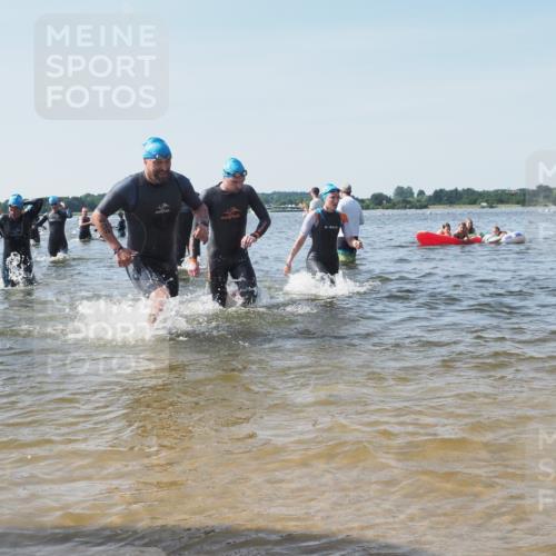 22.06.2025 - Viking Triathlon KatJ http://msf.ph/oto/8103689 22.06.2025 10:34:59 Schwimmen 17, 43, 77, 157, 161, 434, 475, 495, 548, 660 meine-sportfotos.de