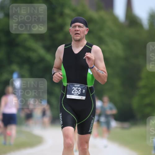 22.06.2025 - Viking Triathlon H.Heesch http://msf.ph/oto/8103708 22.06.2025 13:22:28 Laufen 204, 253, 411 meine-sportfotos.de
