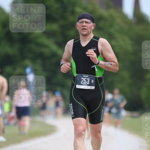 22.06.2025 - Viking Triathlon H.Heesch http://msf.ph/oto/8103711 22.06.2025 13:22:28 Laufen 204, 253, 411 meine-sportfotos.de