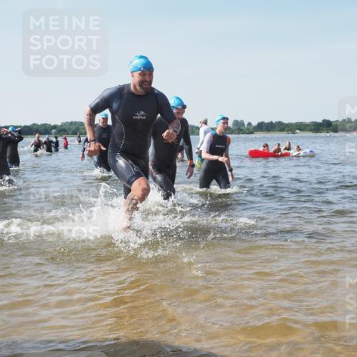 22.06.2025 - Viking Triathlon KatJ http://msf.ph/oto/8103718 22.06.2025 10:34:59 Schwimmen 17, 43, 77, 157, 161, 434, 475, 495, 548, 660 meine-sportfotos.de