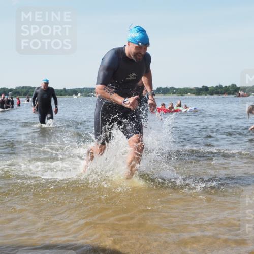 22.06.2025 - Viking Triathlon KatJ http://msf.ph/oto/8103726 22.06.2025 10:35:00 Schwimmen 17, 43, 157, 161, 434, 475, 495, 548, 660 meine-sportfotos.de