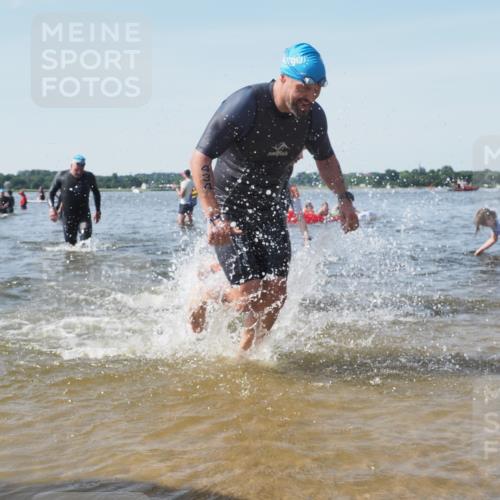 22.06.2025 - Viking Triathlon KatJ http://msf.ph/oto/8103734 22.06.2025 10:35:00 Schwimmen 17, 43, 157, 161, 434, 475, 495, 548, 660 meine-sportfotos.de