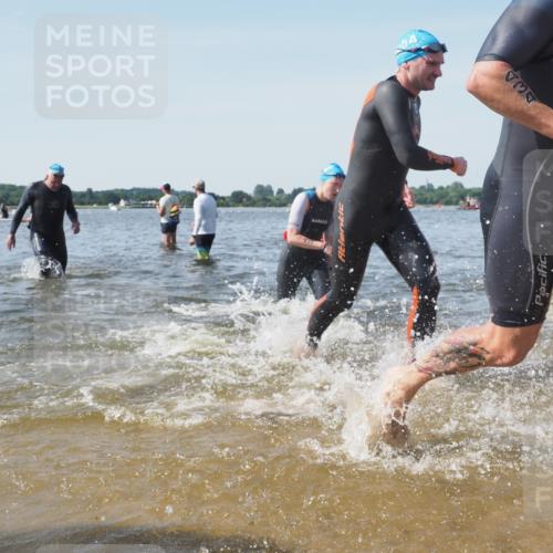 22.06.2025 - Viking Triathlon KatJ http://msf.ph/oto/8103745 22.06.2025 10:35:01 Schwimmen 17, 43, 139, 157, 161, 434, 475, 495, 548, 660 meine-sportfotos.de