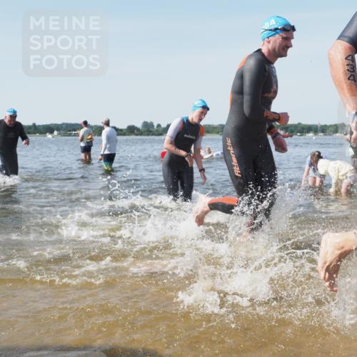 22.06.2025 - Viking Triathlon KatJ http://msf.ph/oto/8103749 22.06.2025 10:35:01 Schwimmen 17, 43, 139, 157, 161, 434, 475, 495, 548, 660 meine-sportfotos.de