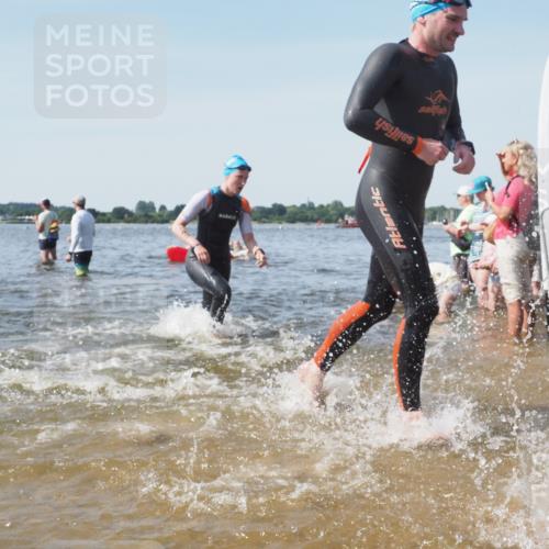 22.06.2025 - Viking Triathlon KatJ http://msf.ph/oto/8103764 22.06.2025 10:35:01 Schwimmen 17, 43, 139, 157, 161, 434, 475, 495, 548, 660 meine-sportfotos.de