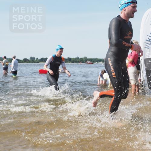 22.06.2025 - Viking Triathlon KatJ http://msf.ph/oto/8103774 22.06.2025 10:35:01 Schwimmen 17, 43, 139, 157, 161, 434, 475, 495, 548, 660 meine-sportfotos.de