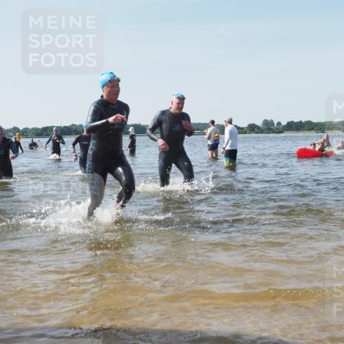 22.06.2025 - Viking Triathlon KatJ http://msf.ph/oto/8103793 22.06.2025 10:35:03 Schwimmen 17, 43, 139, 157, 161, 434, 475, 495, 548, 660 meine-sportfotos.de
