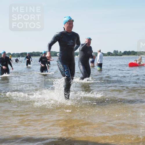 22.06.2025 - Viking Triathlon KatJ http://msf.ph/oto/8103816 22.06.2025 10:35:03 Schwimmen 17, 43, 139, 157, 161, 434, 475, 495, 548, 660 meine-sportfotos.de