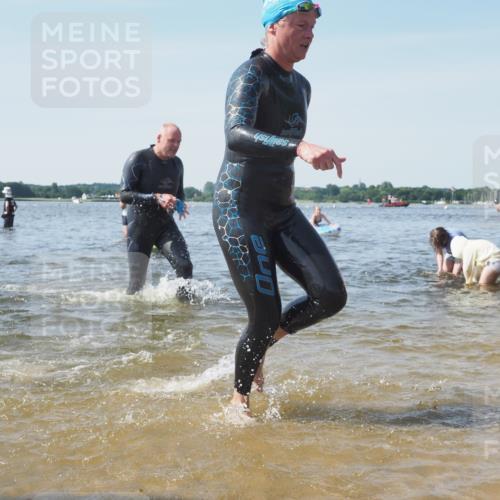 22.06.2025 - Viking Triathlon KatJ http://msf.ph/oto/8103852 22.06.2025 10:35:04 Schwimmen 17, 43, 139, 157, 475, 495, 548, 660 meine-sportfotos.de