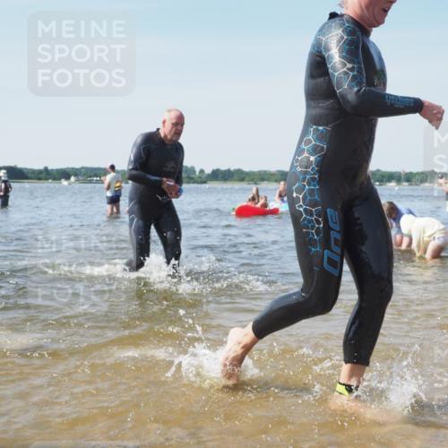 22.06.2025 - Viking Triathlon KatJ http://msf.ph/oto/8103869 22.06.2025 10:35:04 Schwimmen 17, 43, 139, 157, 475, 495, 548, 660 meine-sportfotos.de
