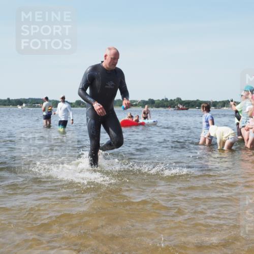 22.06.2025 - Viking Triathlon KatJ http://msf.ph/oto/8103899 22.06.2025 10:35:05 Schwimmen 17, 43, 139, 157, 365, 475, 495, 548, 660 meine-sportfotos.de