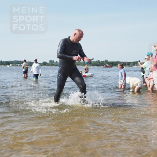 22.06.2025 - Viking Triathlon KatJ http://msf.ph/oto/8103910 22.06.2025 10:35:05 Schwimmen 17, 43, 139, 157, 365, 475, 495, 548, 660 meine-sportfotos.de