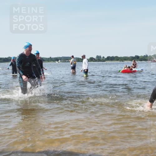 22.06.2025 - Viking Triathlon KatJ http://msf.ph/oto/8103915 22.06.2025 10:35:06 Schwimmen 17, 43, 139, 157, 296, 365, 475, 495, 548, 660 meine-sportfotos.de