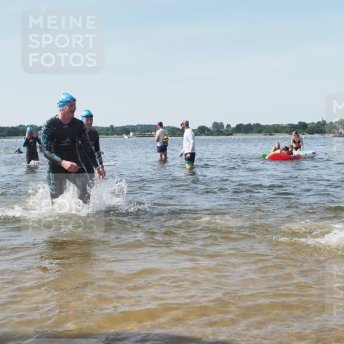 22.06.2025 - Viking Triathlon KatJ http://msf.ph/oto/8103922 22.06.2025 10:35:06 Schwimmen 17, 43, 139, 157, 296, 365, 475, 495, 548, 660 meine-sportfotos.de