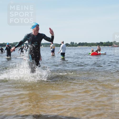 22.06.2025 - Viking Triathlon KatJ http://msf.ph/oto/8103939 22.06.2025 10:35:07 Schwimmen 139, 157, 296, 365, 475, 495, 548, 660 meine-sportfotos.de