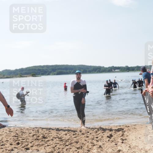 22.06.2025 - Viking Triathlon MichiJ http://msf.ph/oto/8104135 22.06.2025 10:47:10 Schwimmen 51, 74, 76, 378, 421 meine-sportfotos.de