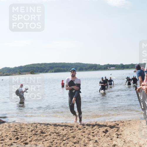 22.06.2025 - Viking Triathlon MichiJ http://msf.ph/oto/8104147 22.06.2025 10:47:11 Schwimmen 51, 74, 76, 378, 421 meine-sportfotos.de