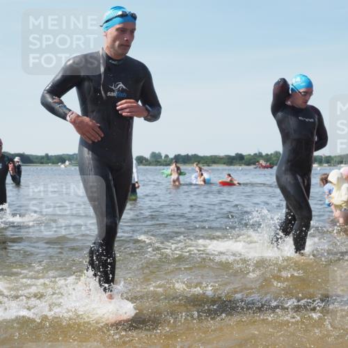 22.06.2025 - Viking Triathlon KatJ http://msf.ph/oto/8104335 22.06.2025 10:35:27 Schwimmen 107, 127, 134, 204, 296, 320, 395, 415, 482, 508, 602, 632 meine-sportfotos.de