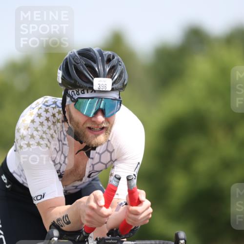 22.06.2025 - Viking Triathlon Yannick Fuchs http://msf.ph/oto/8104543 22.06.2025 12:07:54 Radfahren 157, 325, 334, 396 meine-sportfotos.de