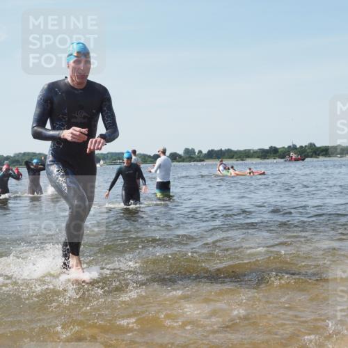 22.06.2025 - Viking Triathlon KatJ http://msf.ph/oto/8104548 22.06.2025 10:35:36 Schwimmen 20, 47, 62, 107, 127, 134, 154, 320, 395, 415, 482, 602 meine-sportfotos.de