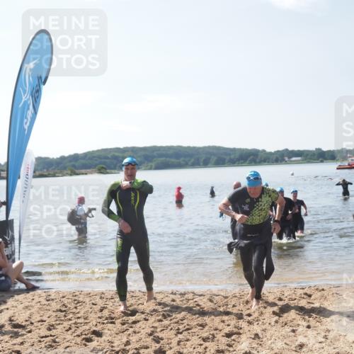 22.06.2025 - Viking Triathlon MichiJ http://msf.ph/oto/8104614 22.06.2025 10:47:51 Schwimmen 71, 84, 190, 223, 261, 285, 452 meine-sportfotos.de