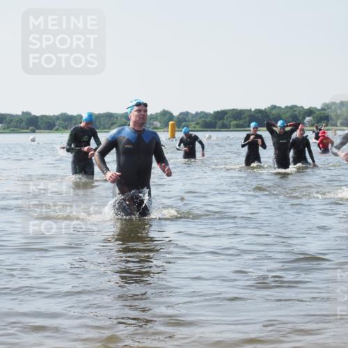 22.06.2025 - Viking Triathlon KatJ http://msf.ph/oto/8104882 22.06.2025 10:35:56 Schwimmen 19, 265, 313, 377, 448, 552, 636 meine-sportfotos.de