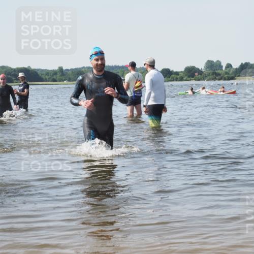 22.06.2025 - Viking Triathlon KatJ http://msf.ph/oto/8104915 22.06.2025 10:35:59 Schwimmen 19, 265, 313, 377, 448, 552, 636 meine-sportfotos.de