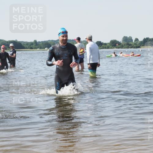 22.06.2025 - Viking Triathlon KatJ http://msf.ph/oto/8104926 22.06.2025 10:35:59 Schwimmen 19, 265, 313, 377, 448, 552, 636 meine-sportfotos.de