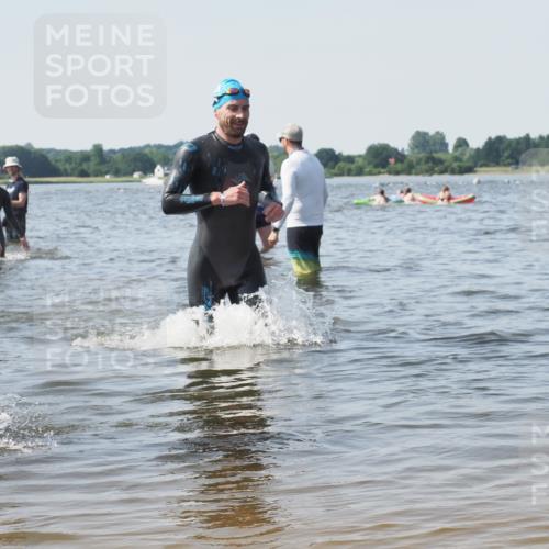 22.06.2025 - Viking Triathlon KatJ http://msf.ph/oto/8104932 22.06.2025 10:35:59 Schwimmen 19, 265, 313, 377, 448, 552, 636 meine-sportfotos.de