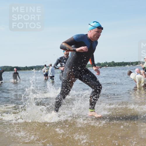 22.06.2025 - Viking Triathlon KatJ http://msf.ph/oto/8104951 22.06.2025 10:36:01 Schwimmen 19, 265, 313, 377, 448, 552, 636 meine-sportfotos.de