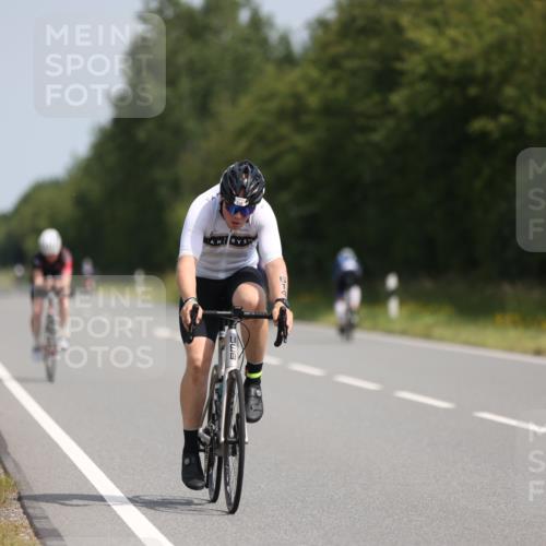 22.06.2025 - Viking Triathlon Yannick Fuchs http://msf.ph/oto/8105000 22.06.2025 11:28:59 Radfahren 11, 14, 33, 171, 251, 310, 614 meine-sportfotos.de