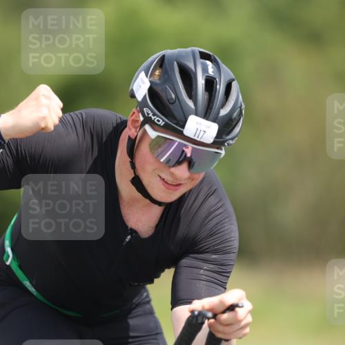 22.06.2025 - Viking Triathlon Yannick Fuchs http://msf.ph/oto/8105014 22.06.2025 12:08:56 Radfahren 14, 48, 99, 117, 632, 640, 651 meine-sportfotos.de