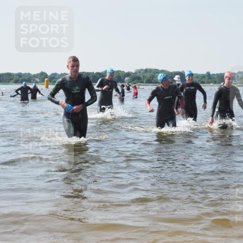 22.06.2025 - Viking Triathlon KatJ http://msf.ph/oto/8105016 22.06.2025 10:36:04 Schwimmen 19, 265, 313, 377, 448, 636 meine-sportfotos.de