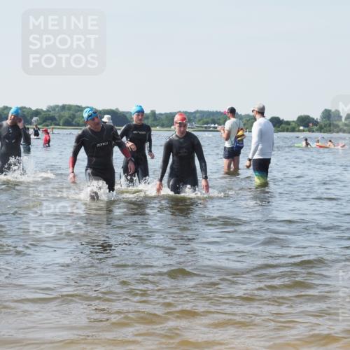 22.06.2025 - Viking Triathlon KatJ http://msf.ph/oto/8105021 22.06.2025 10:36:05 Schwimmen 19, 265, 313, 377, 407, 448, 636 meine-sportfotos.de