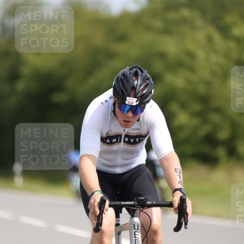 22.06.2025 - Viking Triathlon Yannick Fuchs http://msf.ph/oto/8105024 22.06.2025 11:29:00 Radfahren 14, 33, 171, 251, 310, 614 meine-sportfotos.de