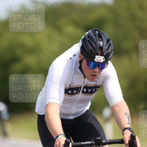 22.06.2025 - Viking Triathlon Yannick Fuchs http://msf.ph/oto/8105030 22.06.2025 11:29:00 Radfahren 14, 33, 171, 251, 310, 614 meine-sportfotos.de