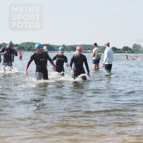 22.06.2025 - Viking Triathlon KatJ http://msf.ph/oto/8105032 22.06.2025 10:36:05 Schwimmen 19, 265, 313, 377, 407, 448, 636 meine-sportfotos.de