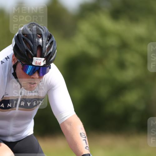 22.06.2025 - Viking Triathlon Yannick Fuchs http://msf.ph/oto/8105035 22.06.2025 11:29:01 Radfahren 14, 33, 251, 310, 394, 614 meine-sportfotos.de
