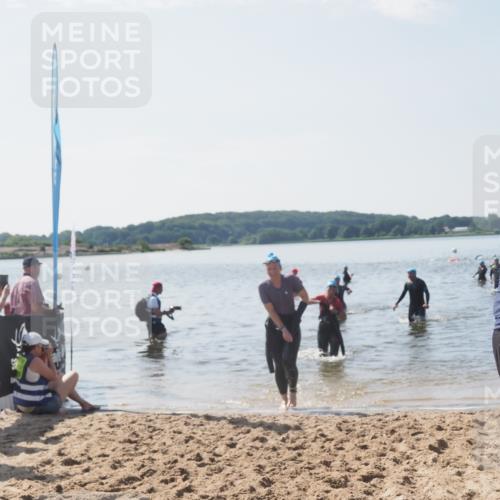 22.06.2025 - Viking Triathlon MichiJ http://msf.ph/oto/8105111 22.06.2025 10:49:23 Schwimmen 64, 155, 256, 317, 321 meine-sportfotos.de