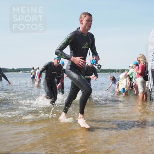 22.06.2025 - Viking Triathlon KatJ http://msf.ph/oto/8105120 22.06.2025 10:36:09 Schwimmen 19, 313, 334, 377, 407, 448, 636 meine-sportfotos.de